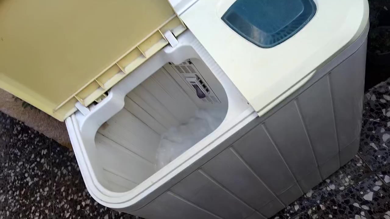 غسالة للبيع السعر ٥٠ الف وبيها مجال
الاتصال او المراسلة عبر الواتساب على الرقم ***********
