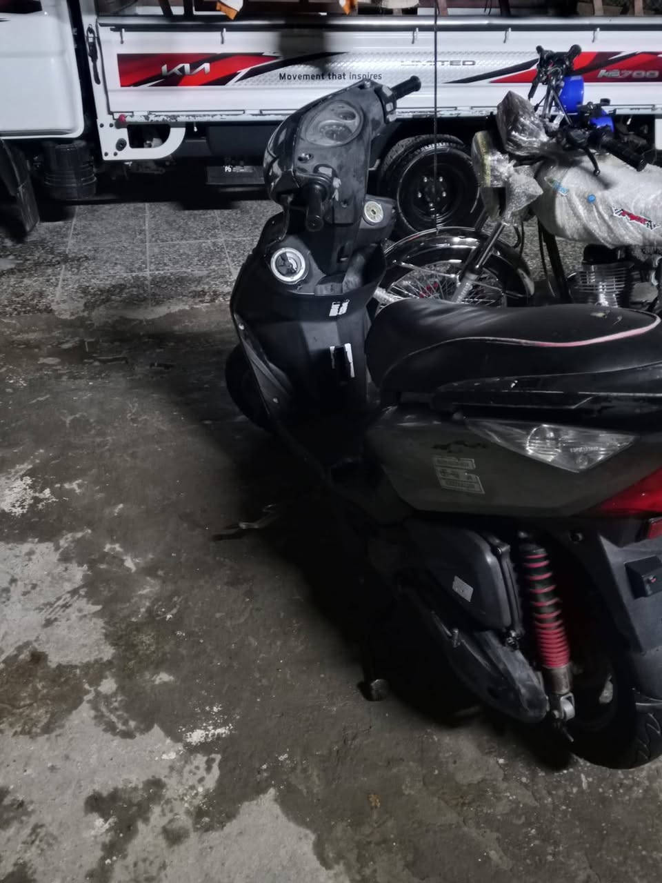 سلام عليكم دراجه ماكس ثعلب للبيع دراجه مابيه اي نقص كفراته كامله كله شغاله سعره 300قفل قفل قفل مكان جزيره بغداد سياحيه تواصل ***********
