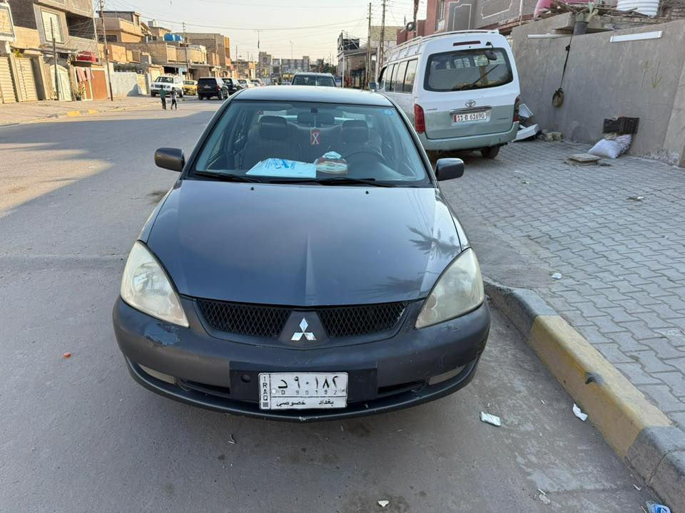 لانسر ٢٠١١
بيها ضربة بلجاملغ عكس السايق الخلفي 
السعر ٨٥ وبيها مجال 
للتفاصيل الاتصال ‭٠٧٧٢ ٣٢٣ ٣٢٢١
