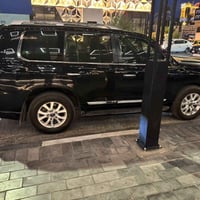 لاندكروزر V8 • ٢٠١٧ • اسود