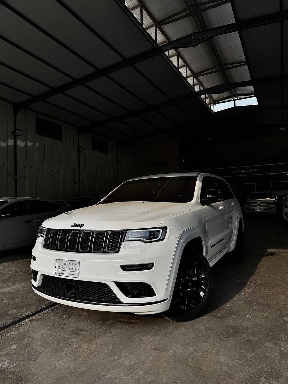 السلام عليكم للبيع جيب كراند شيروكي (S) 🙏🏻
موديل 2022 خليجي🚘
 وكالة خليجيه❤️‍🔥🏁
السيارة مكفولة كفاله عامه بوضع الشركه بلاد
مواصفات ال s فول 1/1
1-رادار امامي عدسه✅
2-محرك 3.6L (6v)✅
3-داخل احمر وأسود بلادي ✅
4-تحذير خروج عن المسار ✅
5-نقطة عمياء ✅
6-دفع 4x4✅
7-فرش المقاعد جلد الأمامية كهرباء ✅
8-المقاعد الأمامية تدفئة وتبريد ✅
9-ذاكرة حفظ وضعيات الجلوس ✅
10-تدفئة ستيرن ✅
11-سقف بنورما ✅
12-شاشة حجم 4.8 ✅
13-نظام خاص لطرق الوعرة ✅
14-مصابيح الأمامية زنون ✅
15-مصابيح LED✅
16-كشافات ضباب زنون ✅
17-تشغيل عن بعد ✅
18-صندوق كهربائي  ✅
19-حساسات امامية ✅
20-حساسات خلفية ✅
21-كامرة خلفية ✅
22-ويل قياس 20 اسود لماع ✅
23-المرائة بـ خاصية التعتيم الذاتي ✅
24-مرائة امامية كهرباء ✅
25-بلوتوث تلفون ✅
26-تحديد سرعة ✅
27-تحديد مسار ✅
28-نظام تشغيل وإطفاء أتوماتيكي ✅
29-نظام بريك اتوماتيكي ✅
باقي مواصفات S معروفه سياره جديده بمعنى الكلمه من الزيرو لحد ليوم على ايد وحده رقم بغداد باسمي تحويل مباشر
————————————————————————————
موقعنه:بغداد الكرخ معارض البياع 
السعر:382💸💸وبي مجال👋🏻🤍
لاتصال والاستفسار: ***********   
                                                ☎️☎️         ☎️☎️ بغداد, العراق
