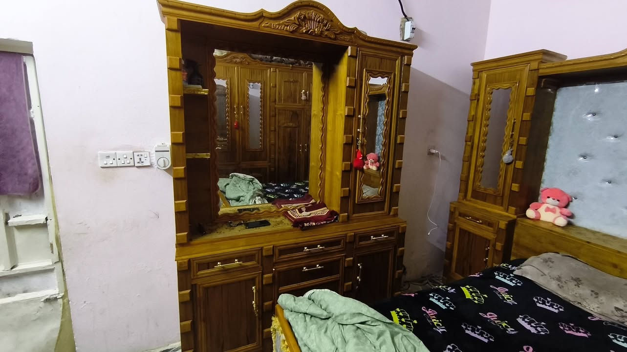 شباب سلام عليكم 
 عندي غرفه لبيع جديده صاج 5مل
 ستخدام 3شهرورايده مليون700قفل
بدون عمله مسويه ملونين 400
مكاني ديوانيه الحمزه شرقي 
*********** رقمي

