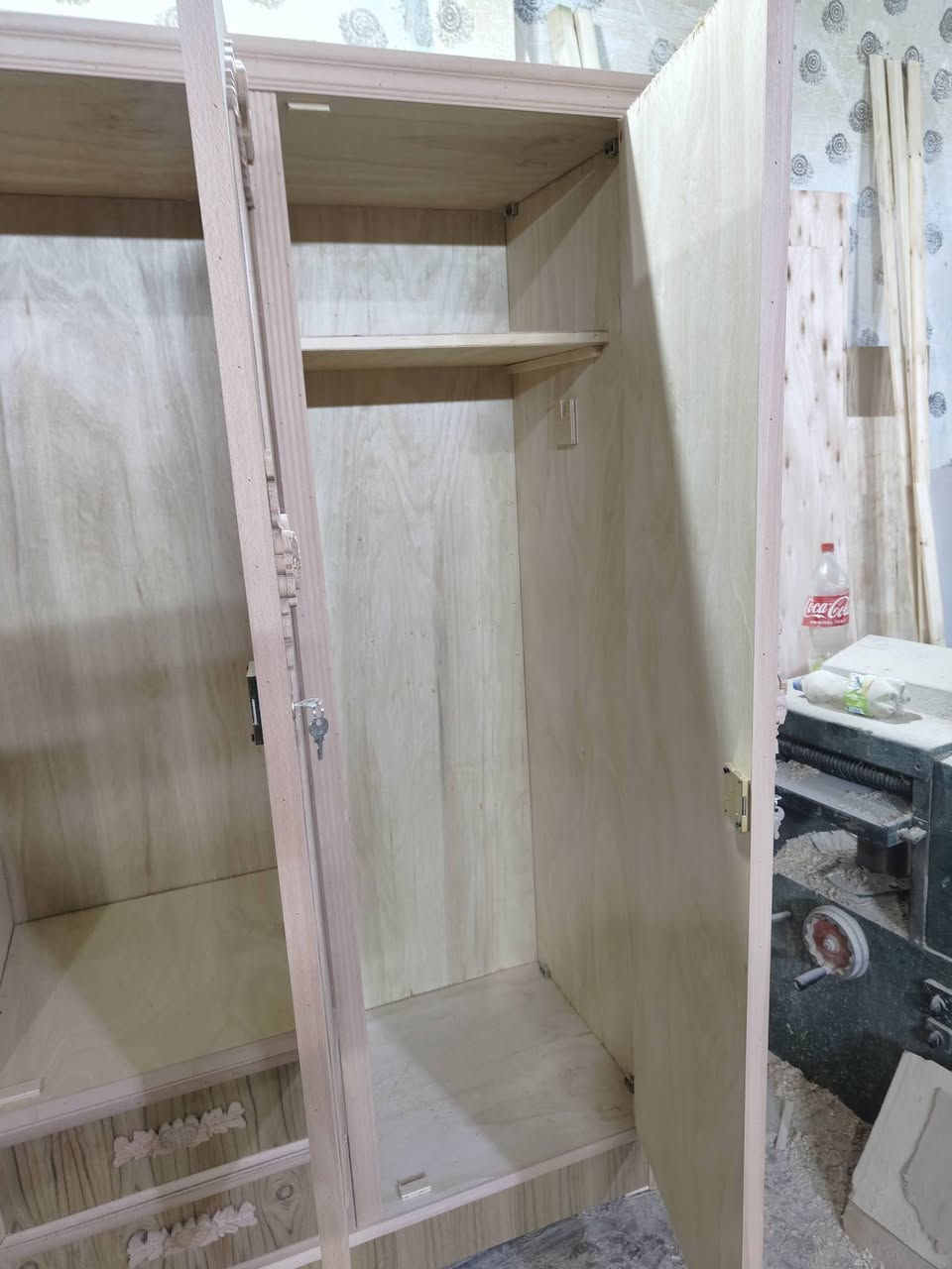 توفر من معرض الانس قنصور ثلاث ابواب جديد غير مستخدم زان خمسه ملم بي جكامج اثنين شغل توصي السعر 275 قفل تاخذو مصبوغ وكامل التواصل على الخاص


**إذا كنت صاحب هذا الإعلان وتريد حذفه لأي سبب، رجاءا أرسل رسالة إلى الدعم الفني**