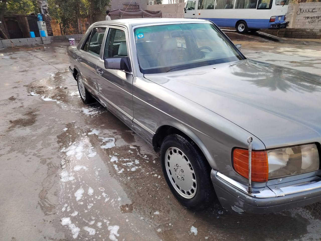 مارسدس جامبو موديل 89 مكينه وكير بلادي مكفولات حداديه جديده تخم تايرات مكفوله من الضربه كهربائيات كله شغاله سياره جاهزه من كلشي السعر 50 وبيه مجال مكان كربلاء طويريج ***********
