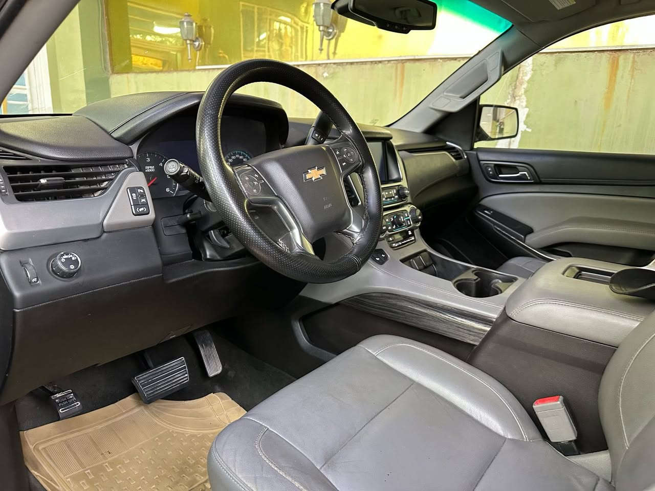 تاهو للبيع مديل 2017
احلى من الصور 

مرخص من قبل موقع المرور الامريكي 
VIN : 1GNSCBKC6HR337497
النوع : CHEVROLET
الموديل : TAHOE
السنة : 2017
اللون : Silver  
نوع المركبة : 4 DOOR
نوع الضرر : تصادم 
عداد المسافة : 11.971 Mi
الضرر الاساسي : اسفل المقدمة / نهاية المقدمة / الجانب  التاير جهة السايق فقط الجاملغ السايق نفسه فقط ولاقطعه مبدله بيها 
عنوان : سجلات المرور الامريكي 
الترميز الرئيسي : A.A
حالة الفحص : تعمل 
مفتاح : Yes
هيكل المركبة : SUV
المحرك : 5.3L V8 FI OHV 16V NF2
الاسطونات : 8 CYLINDERS
ناقل الحركة : Automatic
نوع حركة القيادة : Rear-wheel Drive
صنع في : UNITED STATES
الملاحظات : بدون غرق او حرق او تصليح مسبق 
::::::::::::::::::::::::::::::::::::::::::::::
سعرها 310 وبيها مجال 
***********
مكاني نجف
