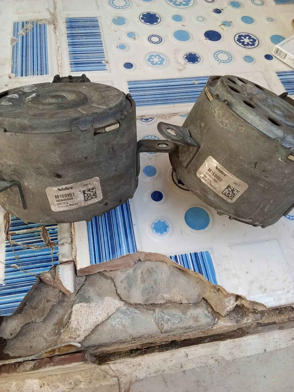 مراوح خليجيات للبيع وحده بيها صوت يرادلها ادامه مروح بيهن 60حض
ليخدمنه يخابر ويدلل
اسعر200
***********
العنون ميسان لعماره
