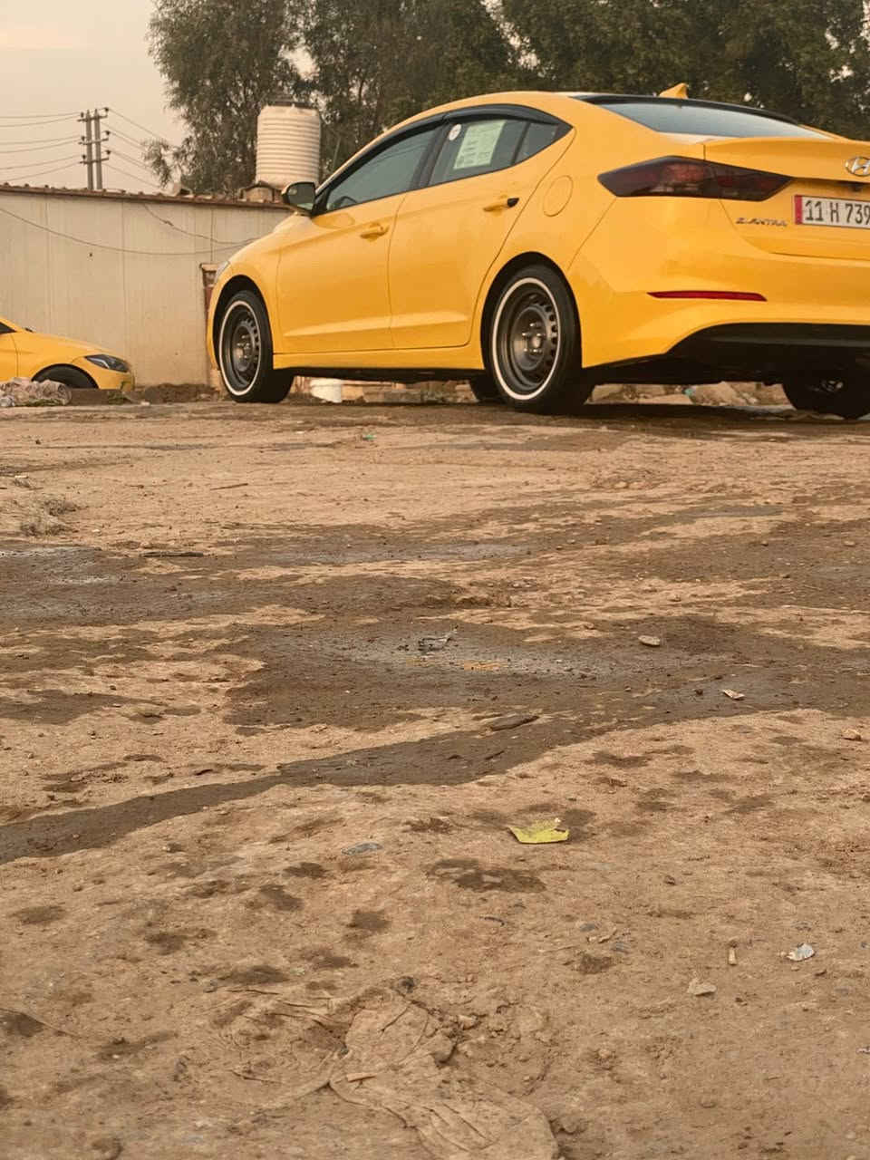 سلام وعليكم
الانتره موديل 2017  سياره جديده بمعنى الكلمه. بعد احلى من صور  صدر امامي خلفي جديد تبريد صبغه جديده سياره اي نقص مابيها وبسمي كامله سياره سونار موجود بالمنشور مكان سياره ديالى بعقوبه  السعر ب 125 بيها مجال كلش بسيط حك جيه فقط  ***********
