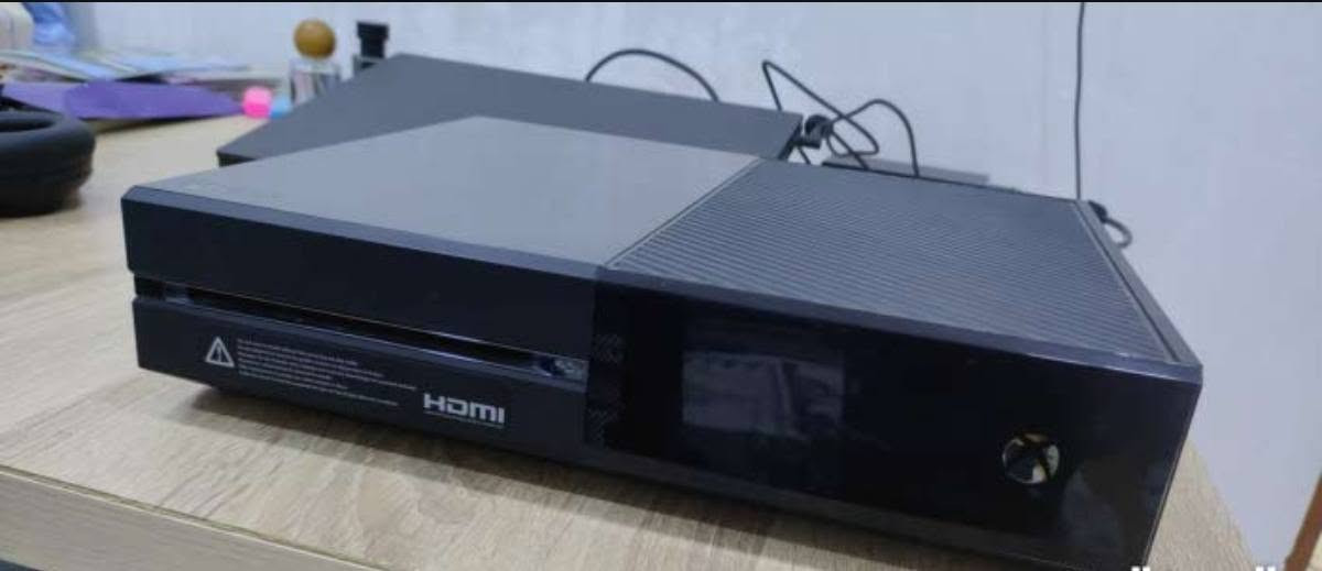 من رخصة الادمن
اكس بوكس ون للبيع
كامل ملحقات مابي اي نقص محولة ووايراته وكيبل HDMI 
تجي ويا جوستك مال سيريس مو مال ون لون ازرق وياها بطارية وكيبل 3 امتار بالكارتون مالتهن
نظافة الجهاز 90٪
مساحة الجهاز الداخلية 250 G
الالعاب المملوكة داخل الجهاز
فيفا 26
فيفا 25
فيفا 24
لعبة ايلدن رينك 
لعبة ثنائية هيتمان
لعبة ريد ديد ريدمشن 2
ولعبة بيس
لعبة وار ثندر
لعبة كول اوف ديوتي ثلاثية الجزء الاول والثاني والثالث
لعبة كراند 5 الاونلاين 
ولعبة فيجور
ولعبة ذو ولكن ديد جزئين 
لعبة the finals 
ولعبة ريزدنت ايفل 2 
ولعبة season 2
وبعد كم لعبة مامذكورة
ومتوفر تفعيل كيم باس حسب المدة المطلوبة
ومتوفر توصيل جميع المحافظات 
السعر 
افتح عليه مزاد اعلى سعر ابيع
تحياتي للجميع


**إذا كنت صاحب هذا الإعلان وتريد حذفه لأي سبب، رجاءا أرسل رسالة إلى الدعم الفني**