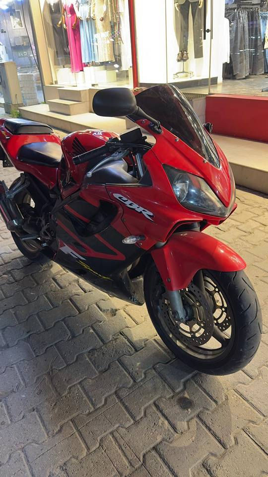 F4i
الدراجه مكفولة جديدة مال رمبه 
منزلها من كلشي وكلاشي 
مصالها هوايه 
جديده كلش محرك ناعم 
عليها شلعه تشك الكاع 
صالنصه رياضي امريكي 
للاستفسار ***********
مستعجل عل بيعتها 
رجاء متعرف بيهم لاتدخل وتحجي بغداد, العراق
