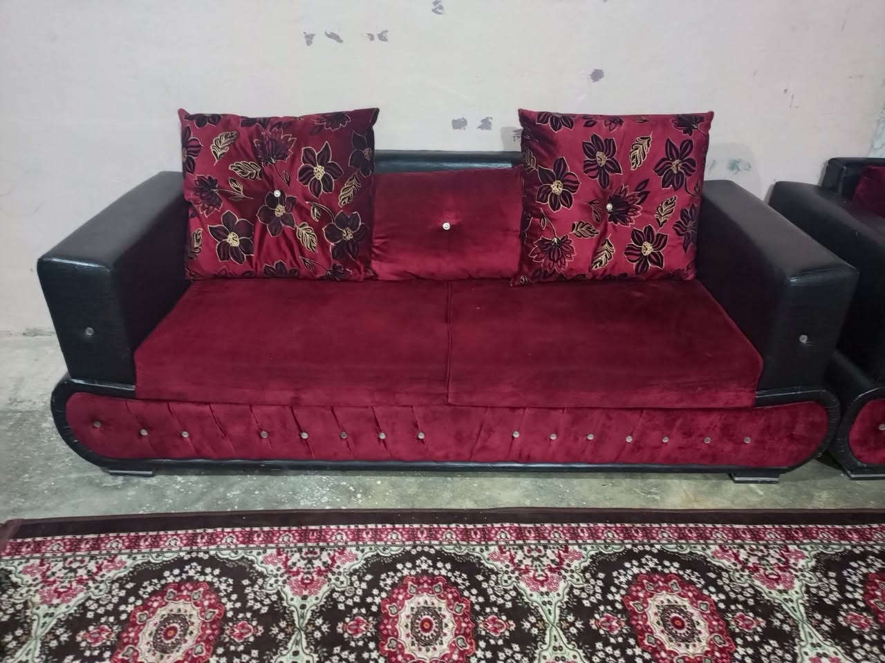 تخم عشر مقاعد تركي بالة نظيف هوا والكوشات السعر350الف
***********
