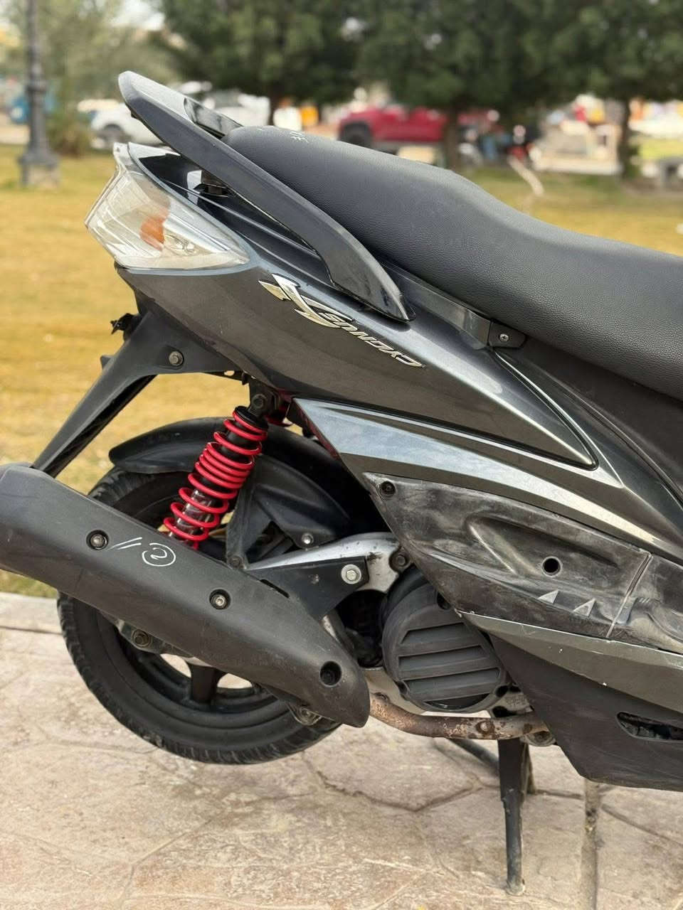 سلام عليكم سكنس فحل للبيع دراجة نقص مابيها كفالة عامة من مكينة من كفرات منفيس بيها مدفوعة كمرك بيها وصل مال دفع السعر950 وبيها مجال قليل مكاني بغداد العامرية***********
