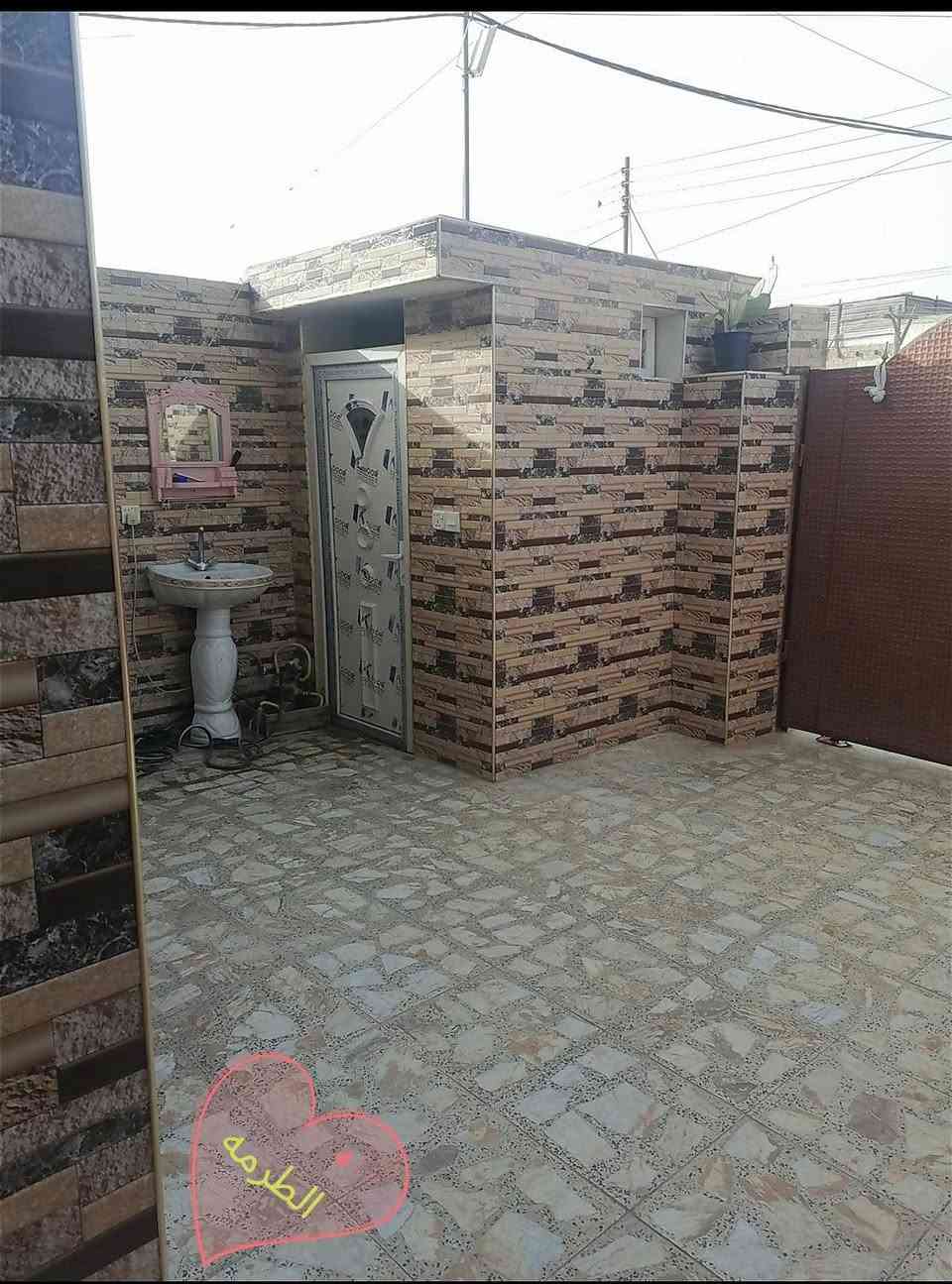 مجمع فدك من جهت المشتل قريب علشارع  المساحه 130 طابق واحد  السعر55  ***********
