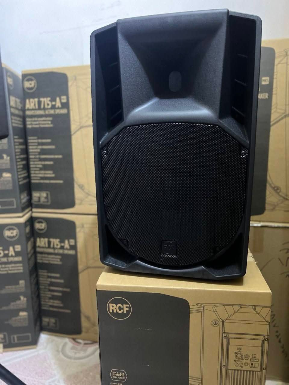 الحمد الله الئ تركيا التجهيز 🔥
تم تجهيز احد زبائنه في تركيا 
الوجبه رقم (٣) 
سماعه RCF/٧١٥ كهربائي
ضمان درجه اولى 100%🔥
الاسعار مناسبه جدآ جدآ 🔥
مكان المخزن الناصريه ..
***********
