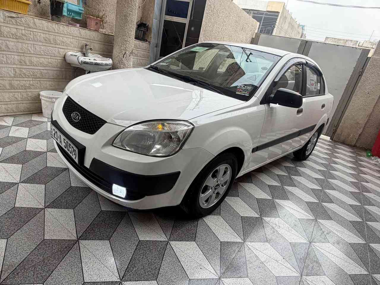 كيا ريو خليجي 1600 2008
سونار داخل المنشور 
محرك كير صدر وتخم تاير كلهة جاهزة 
شرط التحويل العنوان ديالى بعقوبة 
السعر 83 بيهة مجال بصيط
*********** بعقوبة, ديالى
