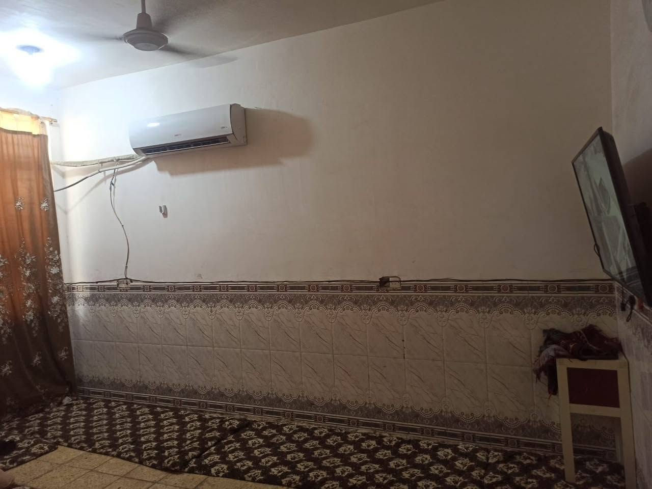 بيع مستعجل 

 بيت للبيع مساحه 100 متر واجهه 5 نزال 20 طابو زراعي سند 25 استلام مباشر المكان حله شارع100 بفرع صيدليه زهراء سلام كاظم عرض الشارع 15 متر تبليط السعر 45 مع مجال بسيط جدا استفسار اتصل *********** بي وات ساب حلة, بابل
