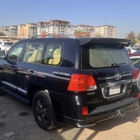 سيارة تويوتا لاندكروزر 2013 للبيع فقط اللون اسود  ‏Gx.r  v6 179,000km ...