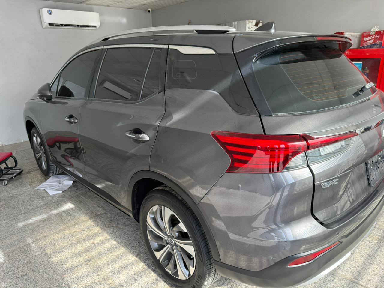 سلام عليكم مكلف بالنشر سياره للبيع 
جي أي سي ٢٠٢٤ خمسة راكب ماشية ٣٥ ألف كيلوصبغ باب وجاملغ وربع البنيد جهة العبري بدون أيرباك محرك ١٥٠٠ تيربو حرة بدون رقم السعر ١٣٠ وبيها مجال أبو حسين ***********
