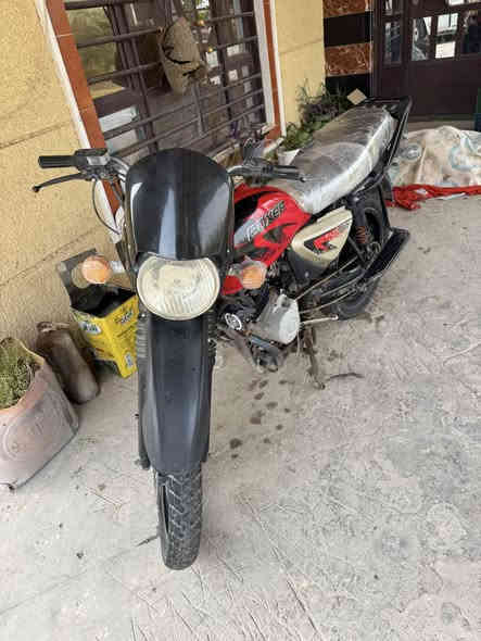 السلام عليكم مت اح دراجه بوكسر موديل ٢٠ محرك مفتوح محرك نشط وصافي اوراق كامله ومكمركه الدراجه السعر ٦٥٠ ومجال بصيط  *********** وبي وتساب
