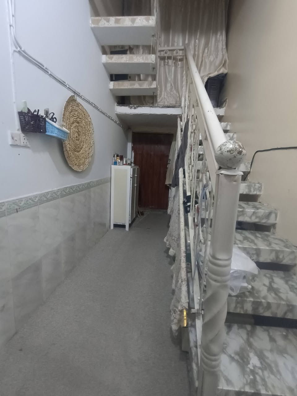 بيت للبيع زراعي... 
خنيطله شارع الكراج قريب ع المولده.. 
المساحه 170 
بناء فرمستون عگاده.. 
يتكون من غرفه وصالتين ومطبخ حار وبارد..  وديوانيه 
مجمع صحيات داخليه وخارجيه 
السعر 70 قابل للتفاوض 
موقع مميز.. 
نسقبل جميع عروضكم بيع شراء ايجار..


**إذا كنت صاحب هذا الإعلان وتريد حذفه لأي سبب، رجاءا أرسل رسالة إلى الدعم الفني**