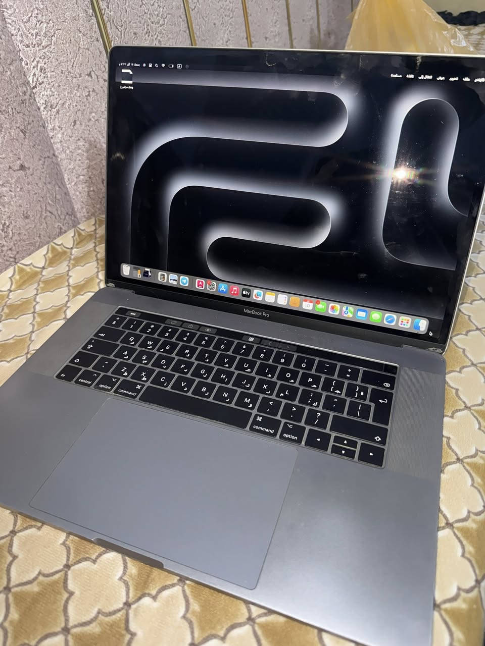 ماك بوك برو 
موديل 2017
كور i7
رام ١٦ 
مواصفاتها عاليه
تدعم البصمه 
وشريط لمس 
حجم الشاشه ١٦ 
بيه كسر باطار الشاشه بس مماثر ع الشاشه ابد 
سعرها ٥٠٠ 
متواجد فيس و واتساب


**إذا كنت صاحب هذا الإعلان وتريد حذفه لأي سبب، رجاءا أرسل رسالة إلى الدعم الفني**