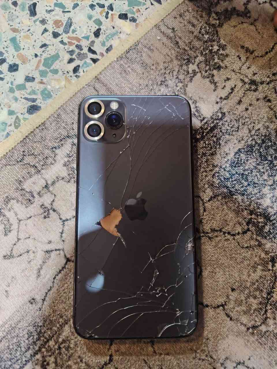 ايفون 11برو ماكس مبدل شاشه وبطاريه اصليات
جهاز نضيف كلشي ما بي شاحنه اصليه ويا فقط 
ظهره مكسور تجي تفحصه وتشوفه سعره 150وبي مجال قليل


**إذا كنت صاحب هذا الإعلان وتريد حذفه لأي سبب، رجاءا أرسل رسالة إلى الدعم الفني**