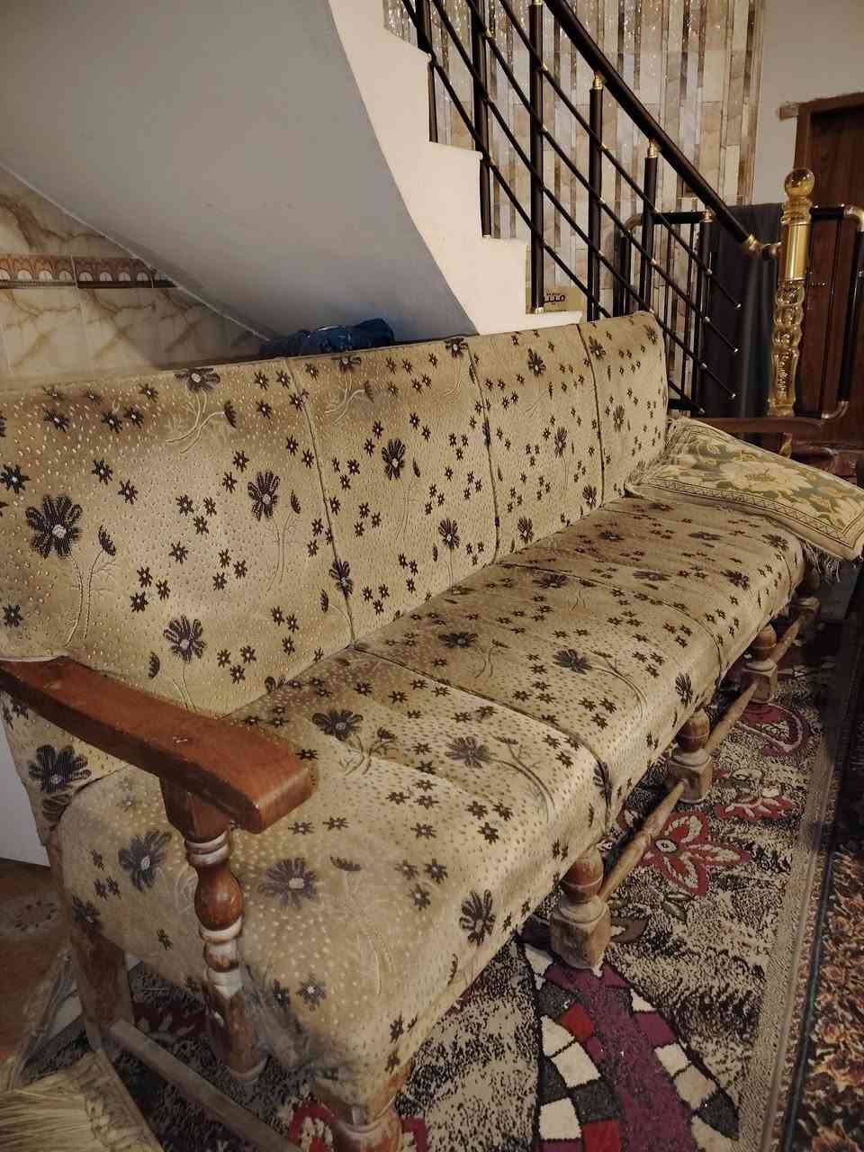 ثلاجة شغالة 60
قنفات قديمة ب30 ثنينهم

***********
