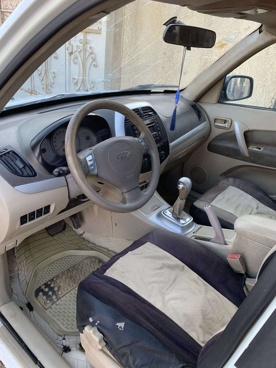 سلام عليكم للبيع تيكو 2012 كير ميكانيكي رقم نجف انكليزي تحويل مباشر
سياره جاهزه حداديه 
كهربائيات كلها شغاله 
تخم تاير 
سنتر لوك 
سياره مكفوله من ضربه وصبغ حته تصليح خياسات مابيها 
مكينتها شغاله وناعمه لا تنقيص دهن ولا تبخير من القبق ولا صوت بيه دخان بسيط من صالنصه فقط 
مكان السياره حله للستفسار *********** 
السعر 46
