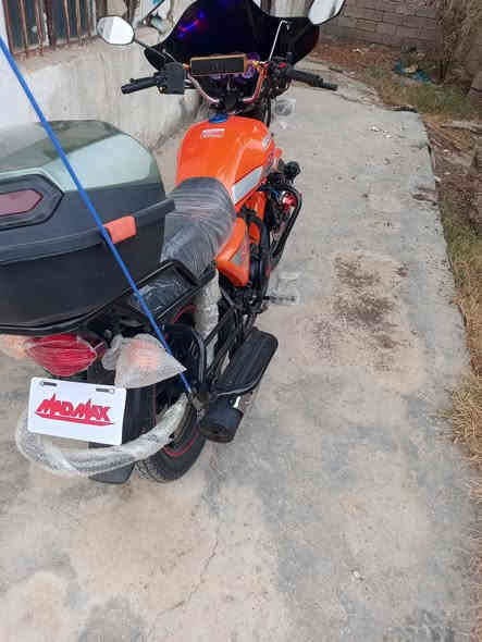 السلام عليكم 
دايوان موديل 26
الدراجه جديده بعدها صار 15 يوم من طالعه من الشركه 
كامله مكمله 
ماشيه 3000
اوراق كامله 
السعر 1850 وبيه حك الجيه
*********** واتس اب 
راسليني وسهله
