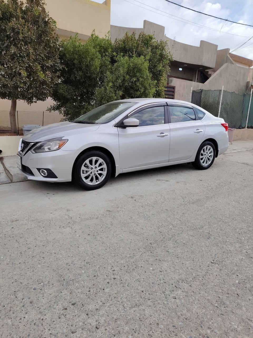 نیسان سێنترا 2019 SV
کلین
پێش و پشتی کەپسە 
تەنھا دەعامی بێشەوە بویاغە سەیارەکی زۆر پاک و بێ کێشەیە   ڕاداری پێشەوە و ئاوێنەکانی شاشە گەورە و تەبرید لەمس دەشبول و دەرگاکان فۆڕمیکای کاربۆنی  کوشن بیلادی ڕەش  
مەکینە18 
چوار تایەی تازەو پاتری تازەی لەسەرە 
ڕونی گێر تازە گۆڕدراوە 
خۆم هیناومەو بە ناو خومەوەیە

سعر  پەیوەندی بکە ***********
