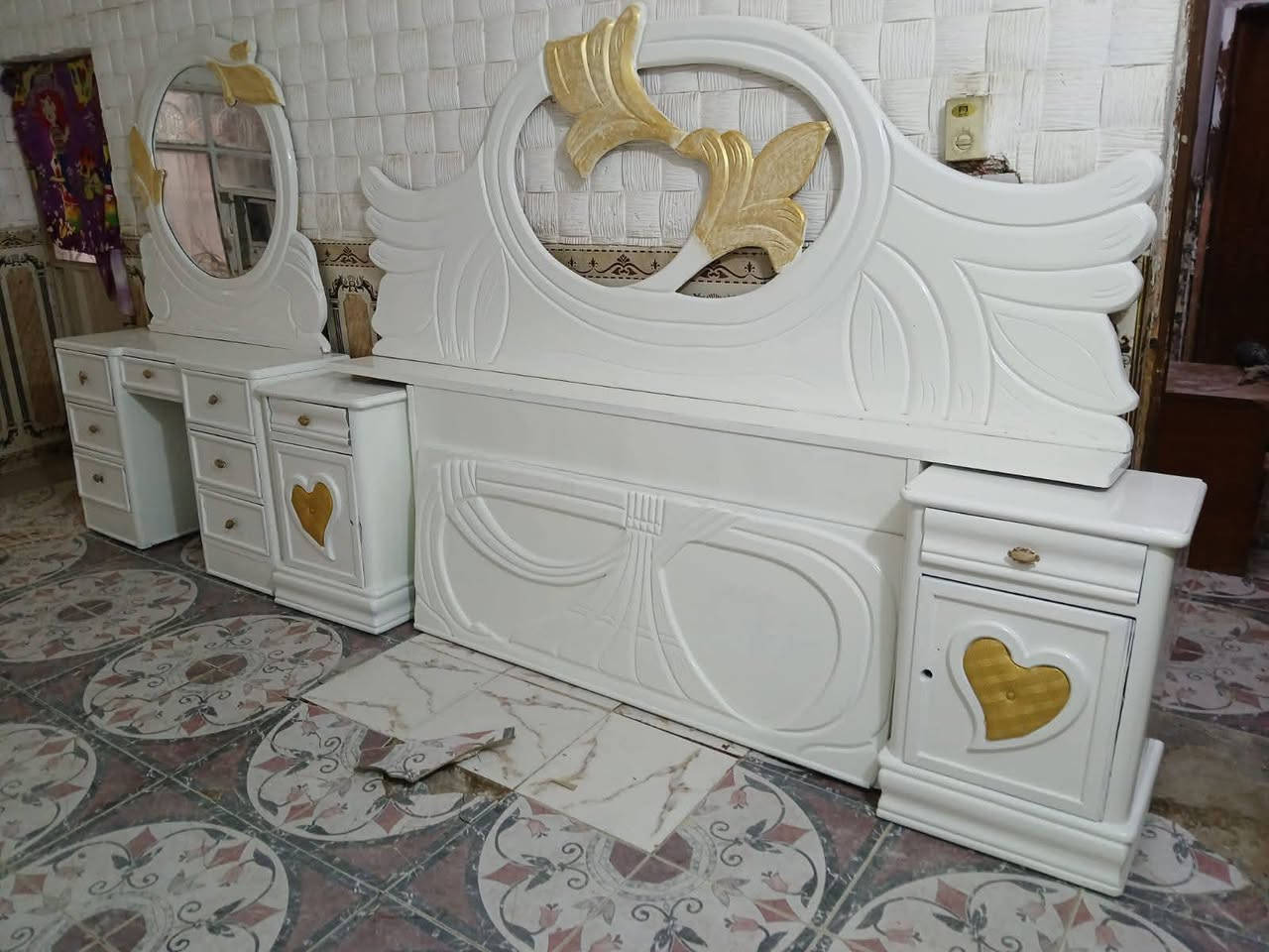 يالله 
بسبب الوعود الكاذبه  
اعيد النشر 

غرفة نوم 6باب ملحق 
صاج تسكام 5 ملم
الغرفة 
اخت الجديدة    مال عرس 
صبغ اوف وايت  جديد 

(ملاحضة الجام الزاوية والجرباية موجود  )

وبل عافية ع صاحب النصيب 

السعر 750 قفل  
شد ونقل مجانا  
***********

العنوان  حلة ناحية ابو غرق  
عامود165 شارع الامام
  فرع سيد رسول
