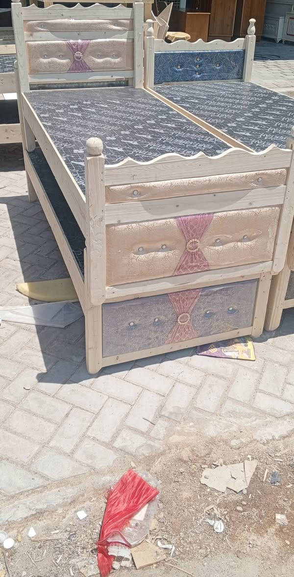 اللهم صل على محمد وآل محمد اليوم جبنالكم جرابي نفر اكوعرض متر واكو عرض 85 طول مالهن مترتين كله سيوره من جوه   مكان بغداد مدينة الصدر سعر مناسب مراسل على خاص ***********
