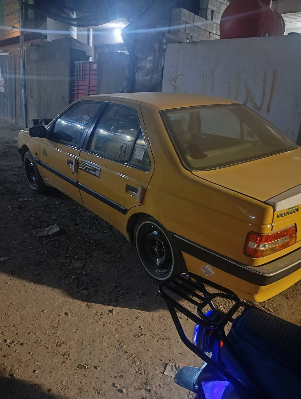 سلام عليكم سياره بيجو لميس موديل 2013رقم بغداد السعر 38ورقه وبيهه مجال قليل الاستفسار على الرقم ***********عنوان بغداد
