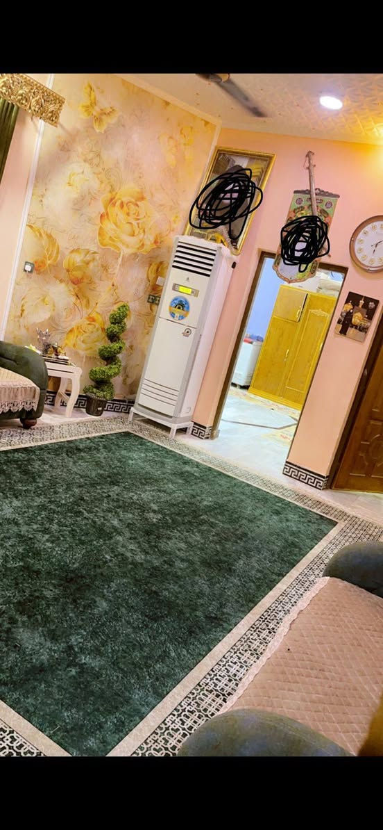 للبيع للبيع
#دار في منطقة موسى الكاظم
#طابقين مسلح 
#المساحة 200 متر 
الطابق الارضي يحتوي على 
غرفتين وصالة ومطبخ وبراني ومجمع صحيات عدد 2 
#يحتوي الطابق الثاني على
غرف عدد 3 وصالة ومخزن وصحيات 
البيت كامل وكل نقص مابي وصور للواجهة موجودة فقط راسلني خاص 
للاستفسار او كثر مراسلتنا على الخاص او الاتصال على الأرقام التالية أو مراجعة مكتبنا 
مكتب الفخامة للعقارات في السماوة 
الواقع في منطقة الحكم قرب مكتب العصائب القديم ومقابل باب متنزه الزهور
***********
***********
***********
