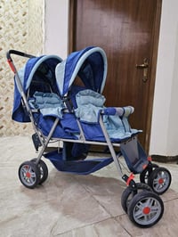 عربانة توأم للبيع جديده استعمال قليل جدا ..  نوعية قويه ماركة GK الاصل...