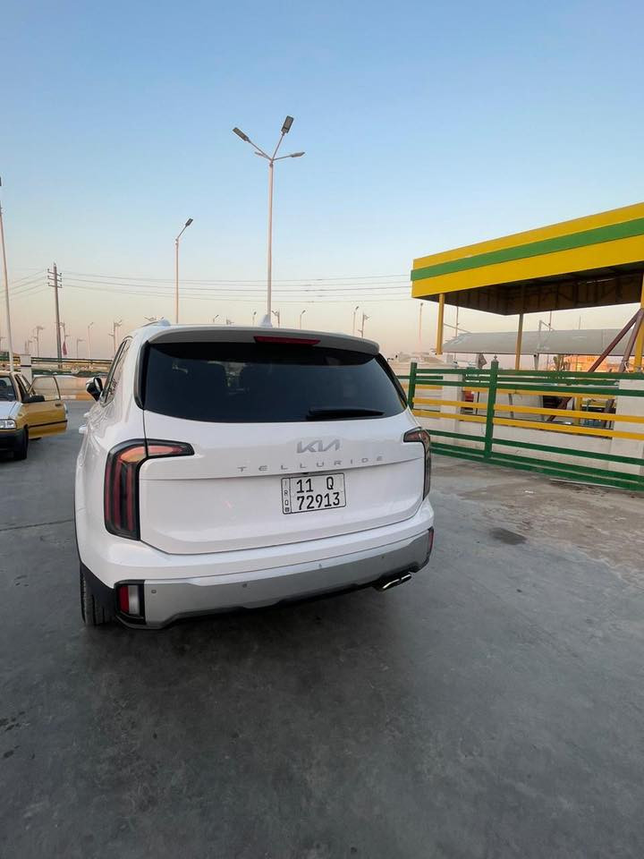 ‎✨ للبيع كيا تيلورايد EX موديل 2024
‎سيارة عائلية فخمة بحالة ممتازة جداً – تصليح درجة أولى

‎🔹 المواصفات:
‎ • فئة EX كاملة
‎ • محرك 3.8L V6 قوي واقتصادي
‎ • دفع أمامي (FWD)
‎ • دخول وتشغيل ذكي (بصمة)
‎ • عدادات ديجيتال
 • Apple CarPlay & Android Auto
‎ • كامرة خلفية + حساسات أمامي وخلفي
‎ • نظام المحافظة على المسار
‎ • رادار أمامي وتنبيه تصادم
 • Blind Spot مراقبة النقطة العمياء
‎ • باب خلفي كهربائي
‎ • كشنات VIP  جلد فخم
‎ • تبريد وتدفئة مقاعد أمامية
‎ • تكييف خلفي مستقل
‎ • جنوط رياضية سود قياس 20
‎ • 7 ركاب – مناسبة جداً للعائلة

‎🔸 اللون أبيض لؤلؤي
‎🔸 وارد أمريكي
‎🔸 السيارة نظيفة جداً واستعمال خفيف

‎📍 السيارة مفحوصة وجاهزة للفحص بأي مكان
‎📞 ‭٠٧٧٣ ٥٨٠ ١٢٤١‬

‎💰 السعر: 310 ورقة
‎قابل للتفاوض للجادين فقط
مكان السياره واسط الصويره 📍
