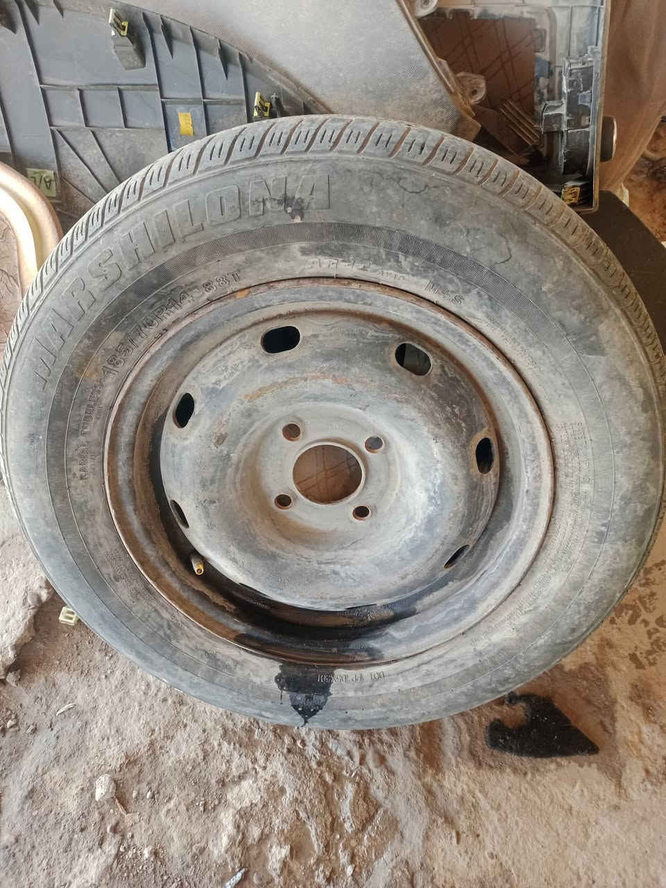 السلام عليكم ورحمه الله وبركاته 
تفصيخ راسم أبو محمد إيشي تحتاج موجود 
تخم تاير ويل حجم 14 
العنوان بغداد أبو غريب الزيتون 
***********
