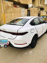 سيارة للبيع byd نوع جن بلاس موديل 2025 ماشية 2500 كم الون ابيض السيارة...