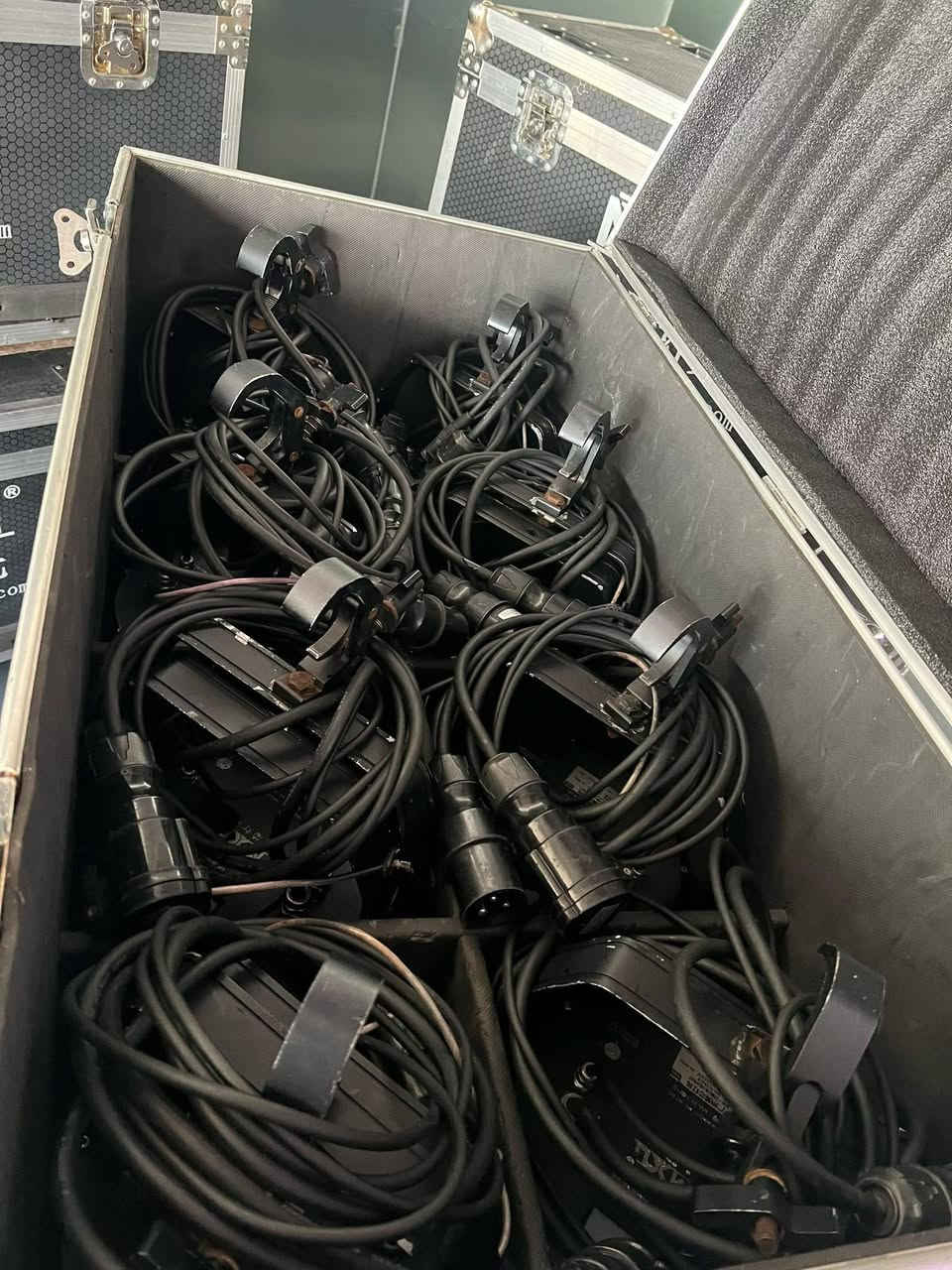 Selling 200 outdoor waterproof 18-LED panel lights, equipped with 16A waterproof plugs, including a flight case. Please contact me via WeChat or WhatsApp: +86 19530625717.


**إذا كنت صاحب هذا الإعلان وتريد حذفه لأي سبب، رجاءا أرسل رسالة إلى الدعم الفني**