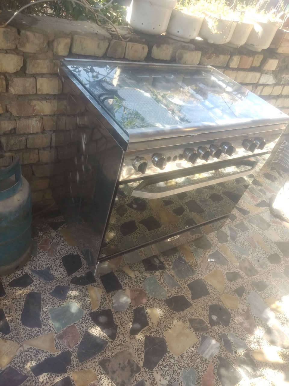 طباخ مصري فرش قياس 90×90 نضام بوري فرن منفصل كل دگمه بوحدها نار زرگه عنوان بغداد فلكه حي النصر قرب العبيدي لايوجد خدمه توصيل الطباخ بي مجال شوي للستفسار اكضر اتصل على الرقم *********** يوجد واتساب بغداد, العراق
