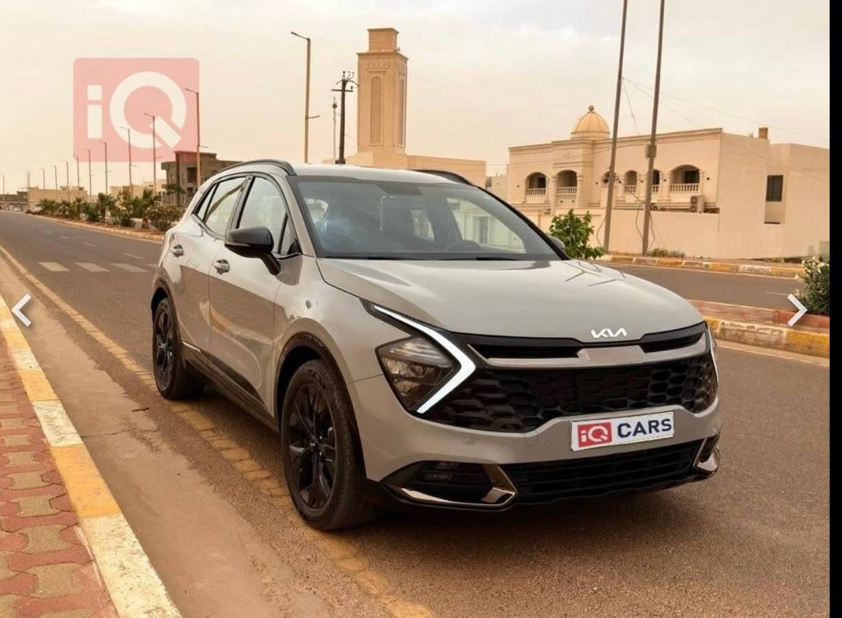 سبورتج 25 خليجي كلين على وضع الشركة
لون سمنتي وداخل زيتوني اكس لاين مواصفاتة معروفة 
ماشية 22000 كيلو متر  
السيارة بعدها بلزكات الشركة 
مغلفة ppf طافي 
كلها مغلقة حتى القمارة 
سعرها 23500 دولار 
الاستفسار على الرقم ***********
