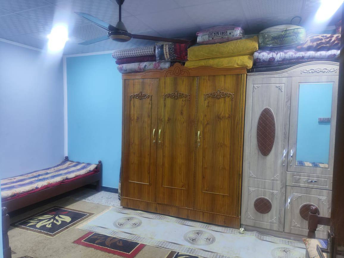 البيت خلفي مساحة 120 يحتوي علئ طابقين طابق الأرضي يحتوي علئ استقبال وصاله وغرفه نوم ومطبخ وحمام ومرافق داخلي وخارجي طابق الثاني يحتوي علئ صاله وغرفه نوم  / عنوان  قرب  مسقف صلاة الجمعه /تفاصيل اتصال بالرقم***********
البيت ماخوذ على مبادره يبع تحويل الكفيل
