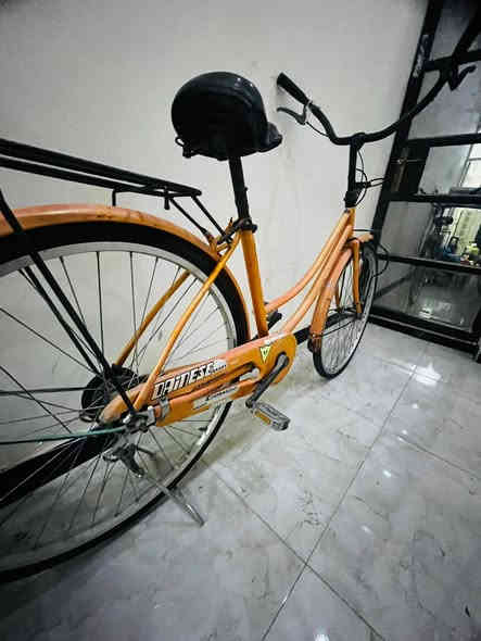 سلام عليكم شباب بايسكلات ثنين واحد ياباني مسافات بعيده 
وثاني بناتي 
 الياباني كامل مكمل بايسكل زلخ ما بي بل فريم كير حساس امامي بريكات بل مكان تايرات جوبلس نضافت البايسكل كبال عينك نضيف 
البناتي موديل 2013 نضيف يرادله بس سيم واير مال بريك امامي والويل الخلفي بي عواج قليل 
مكان بغداد بياع 
سعر الياباني من الاخير 75 🔒
سعر البناتي 55 🔒
                               راسلوني واتساب ورزق علا الله 
     ***********
