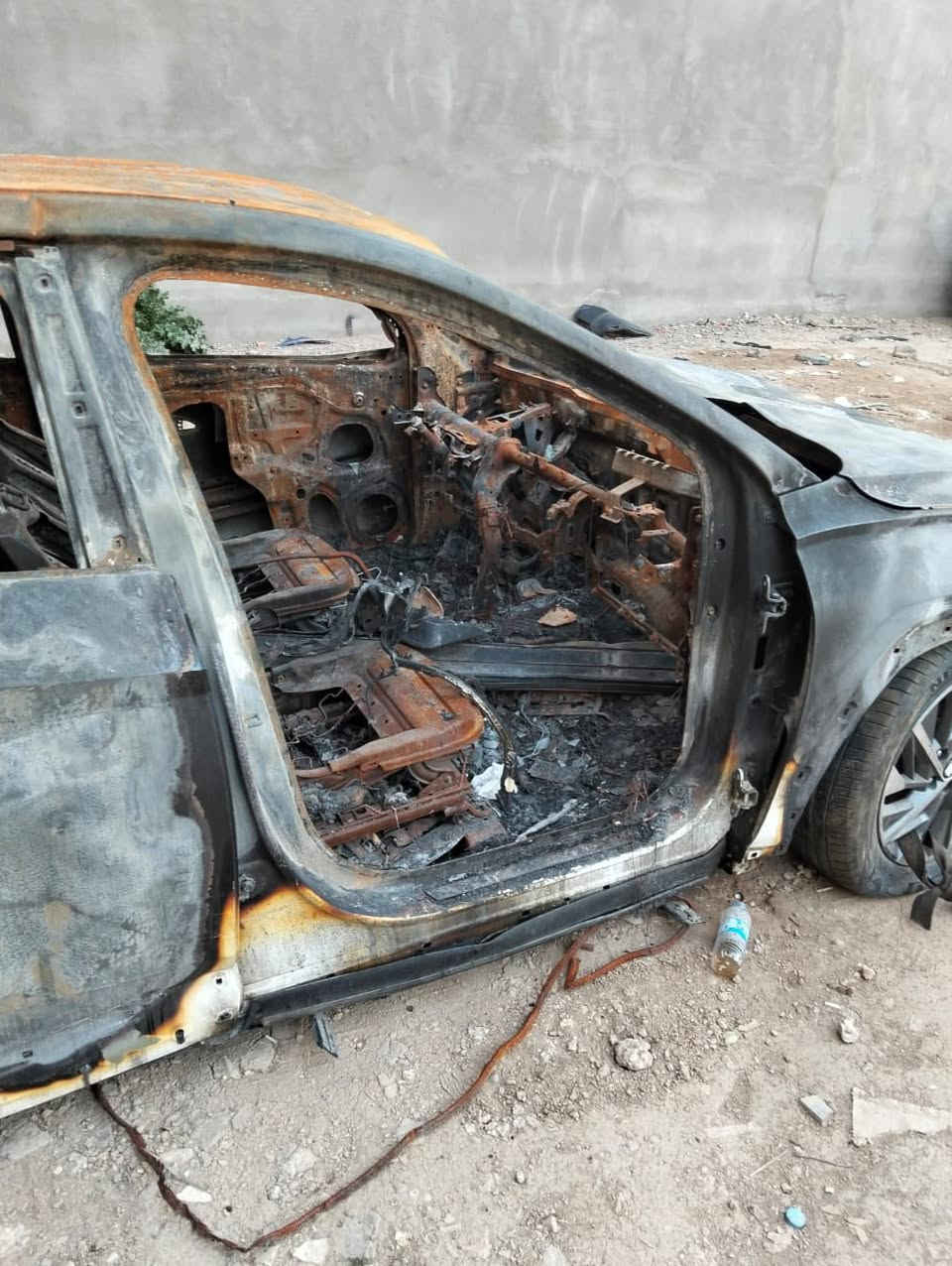 سلام عليكم 
للبيع 
موديل 2023 
رقم بغداد 
سعر 40 
عنوان بغداد 
موبايل ***********
