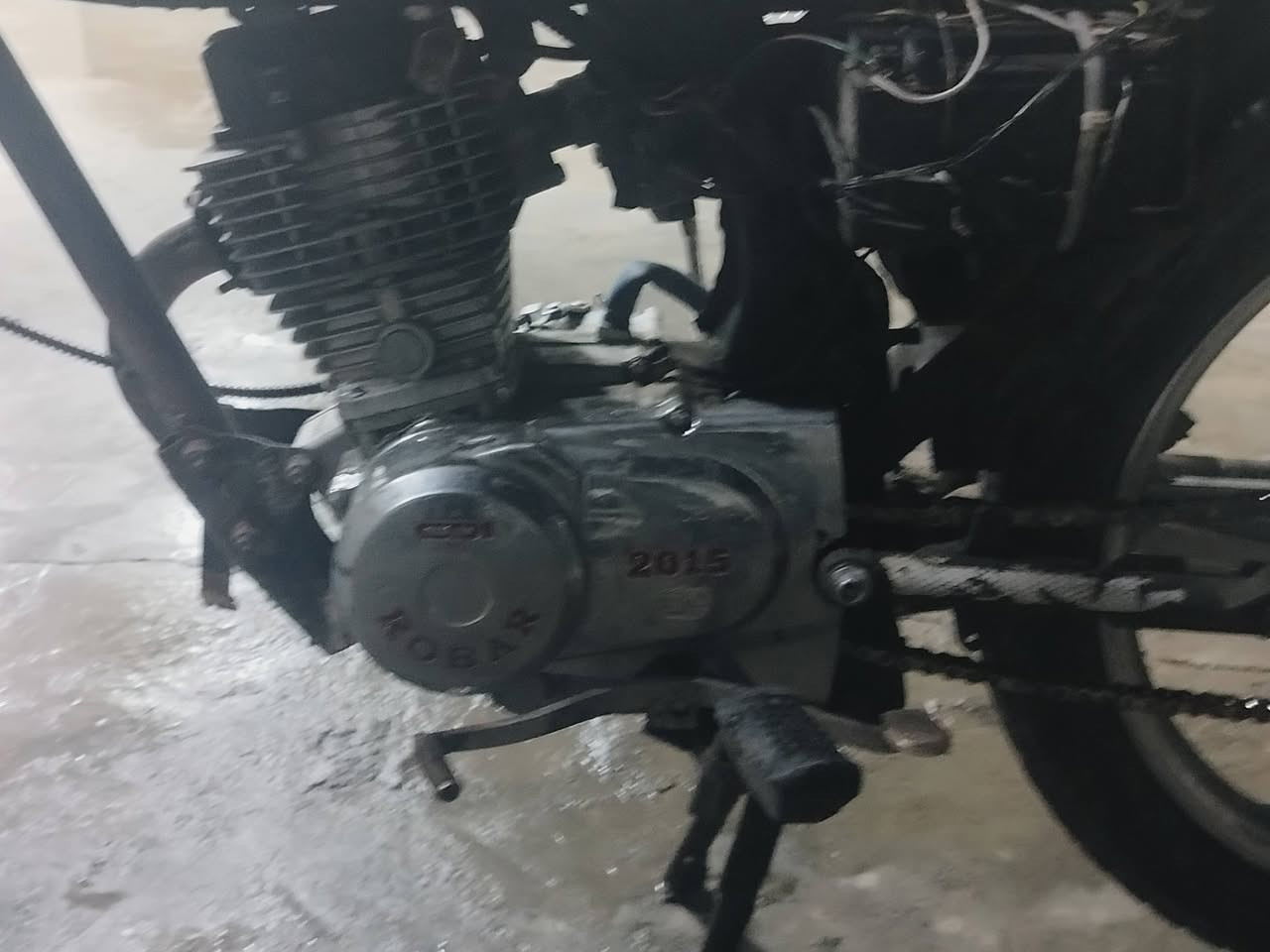 السلام عليكم اخوان هذا دراجه للبيع موديل 15 روبار 5كير سعره 175 بي مجال قليل ***********
