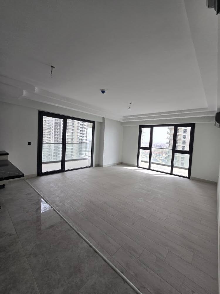 شقة الايجار في رامى تاورز غرفتيين و صالة فارغ مساحة ١٧٠ م 
*********** أربيل, العراق
