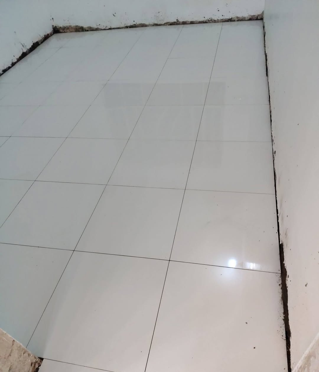 خلفة سرميك درجه اولى مرمر كاشي بورسلين الواح جدران وأرضية وجهات شغل بليزر درجه اولى التزام بلعمل واسعار مناسبه***********
