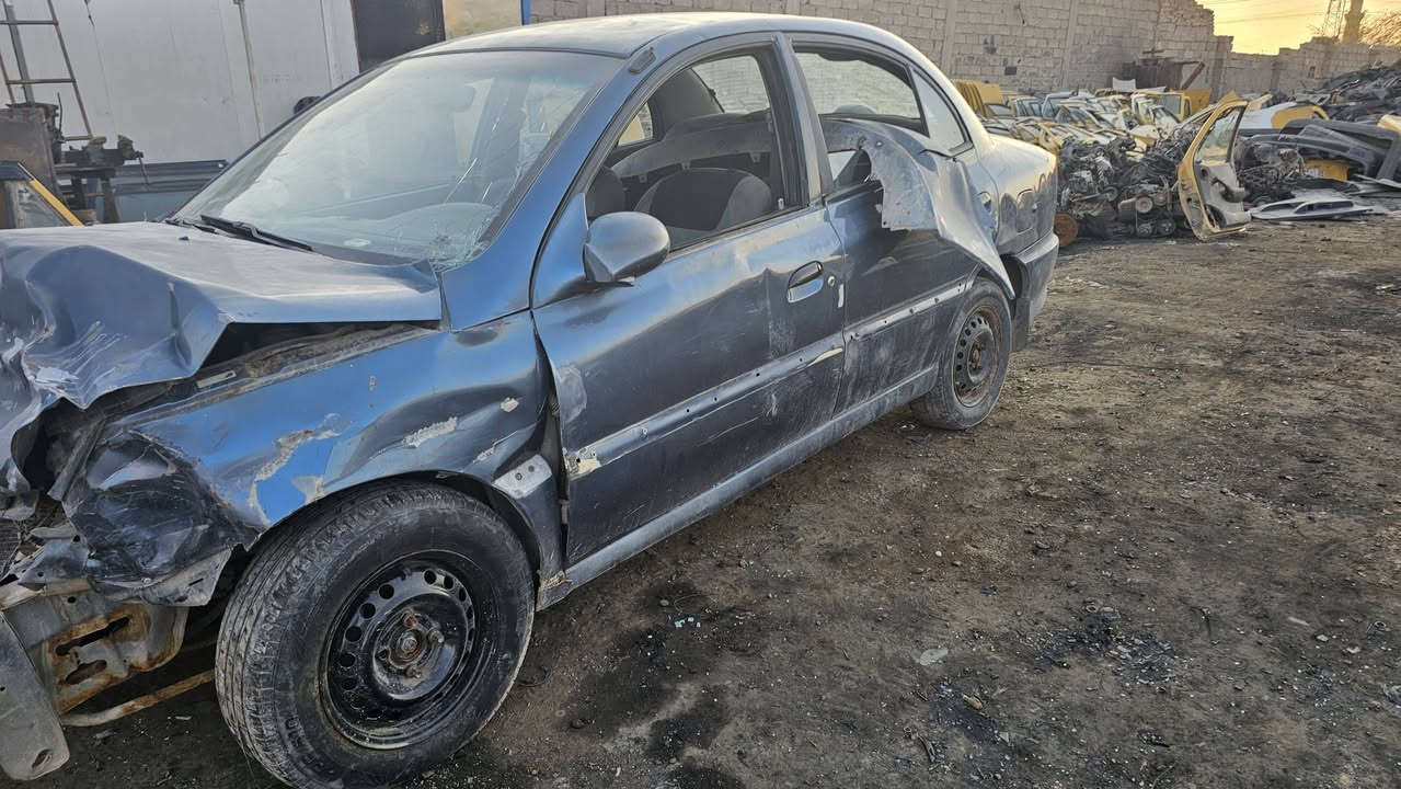 يالله
تفصيخ كيا ريو ٢٠٠١ 
كير ومحرك جدد كلش 
لكشر مثل ماوضح بلصور 
مكاني جسر ديالى الجديد 
هاتف ***********
