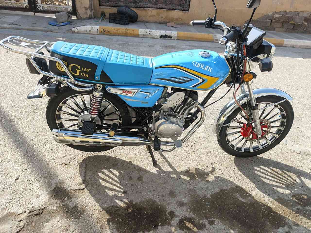 سلام عليكم دراجه سولنك موديل 25 بعده زيرو ماشيه 2000 ع وظع الشركه كفاله من كلشي كير محرك مكفول ورقه منفيس لون مميز شلعه معدل شرط؟ السعر 875.. العنوان فلوجه شهداء.. ***********
