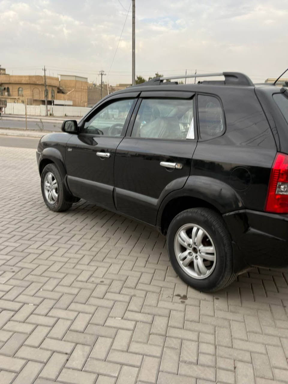 السلام عليكم توسان موديل 2008 خليجي
بيها البنيد صبغ
وبيها الباب الخلف الصدر صبغ بدون دواخل

محرك 2000 دوش4 سلندر
كير AT
السياره بيها شاشه كامره 
تخم تاير 
صدر
دوشمه 
كلهن جدد
***********
مكاني بغداد 
للتفاصيل اتصل
سنويه بسمي بغداد, العراق
