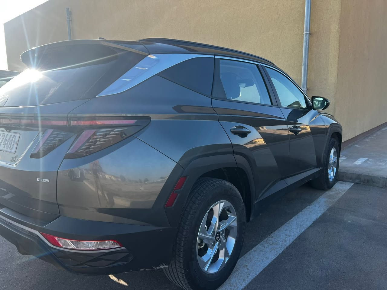 السلام عليكم
توكسان وارد امريكي  2023 
رقم بغداد بسمي 
السياره فول عده الفتحه 
بدون ايرباك بيهه صبغ حافه الجاملغ واحافه الباب 
موضح كلشي بل صور ماشيه السياره 44 ميل 
السياره جديده بمعنى الكلمه 
مكينه 2.5  4سلندر GDI
مكان السياره بغداد البياع 
السعر 192 وبيهه مجال 
*********** 

5NMJBCAE1PH227881
هذا رقم الشاصي
